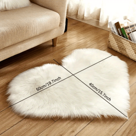 Heart-Shaped Faux Sheepskin Area Rug (Color: White, size: 15.75*19.69inch)